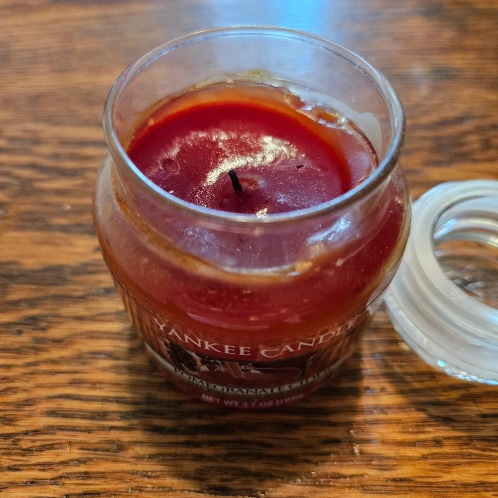 Yankee Candle Pomegranate Cider Small Jar Scented Candle 3.7 oz 104g - Pre Loved
